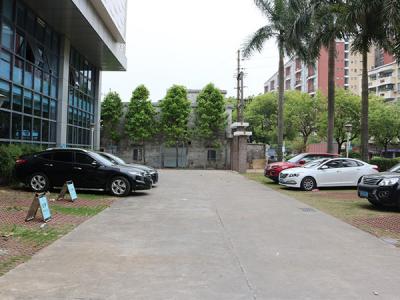 潤東方環(huán)?？照{冷風(fēng)機廠(chǎng)家銷(xiāo)售部室外停車(chē)場(chǎng)