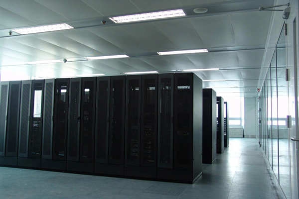 硬件監(jiān)測和軟件控制構成了環(huán)境監(jiān)測系統！